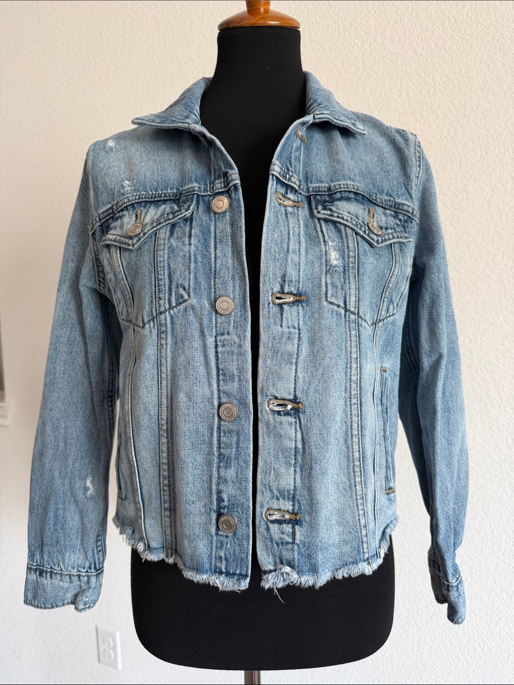 Lucky Brand Light Wash Denim Jacket - Classic Women's Jean Coat